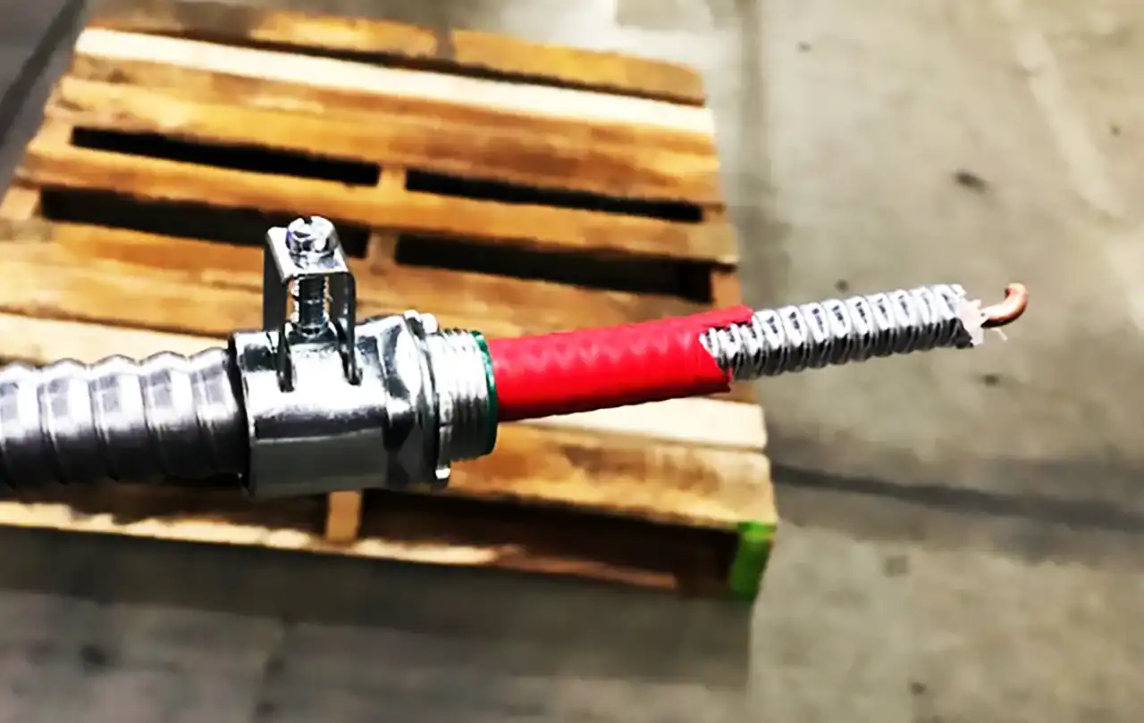 Aluminum‑armored SmartGUARD cable with connector—mechanical strength like conduit, ready for field routing.